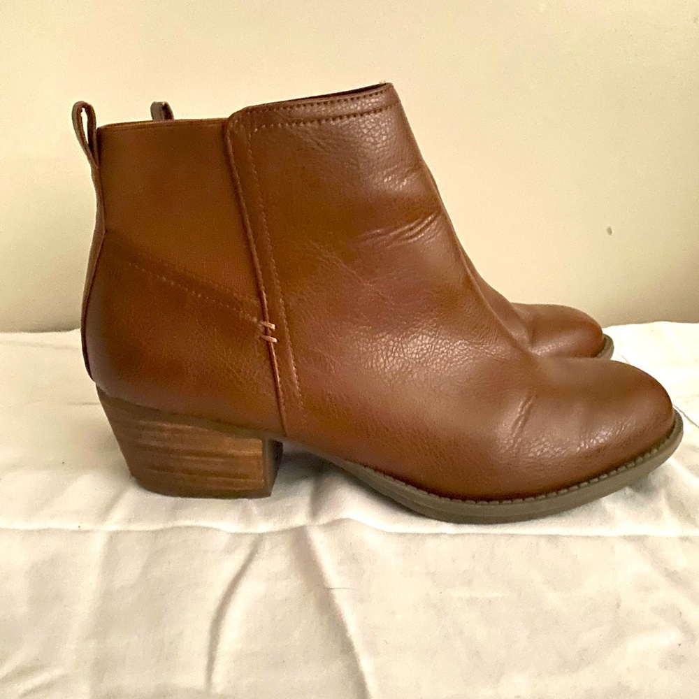 Brown Dr. Scholls boots with small heel only worn a couple times